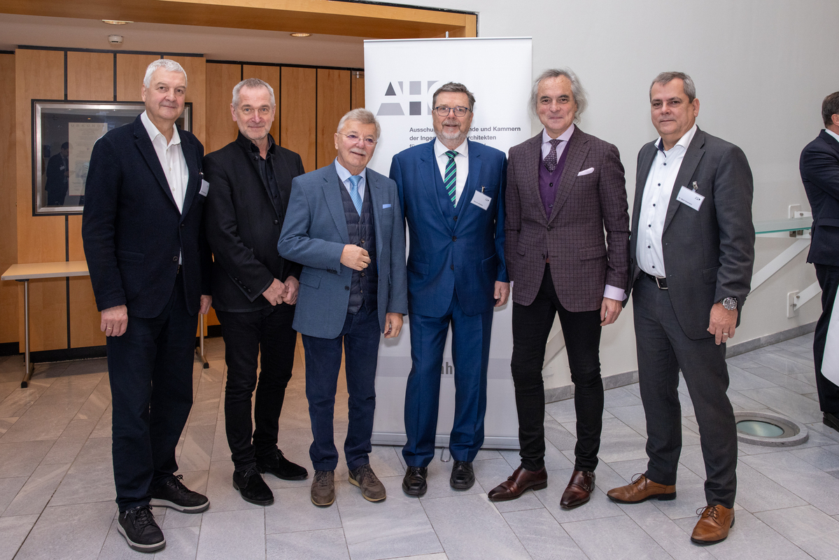 Dr. Hans-Gerd Schmidt, Joachim Brenncke, Prof. Dr. Dr. jur. Horst G. Rustmeier, Klaus-D. Abraham, Prof. Dr. jur. Andreas Jurgeleit, Dr.-Ing. Mark Husmann. Foto: AHO e.V.