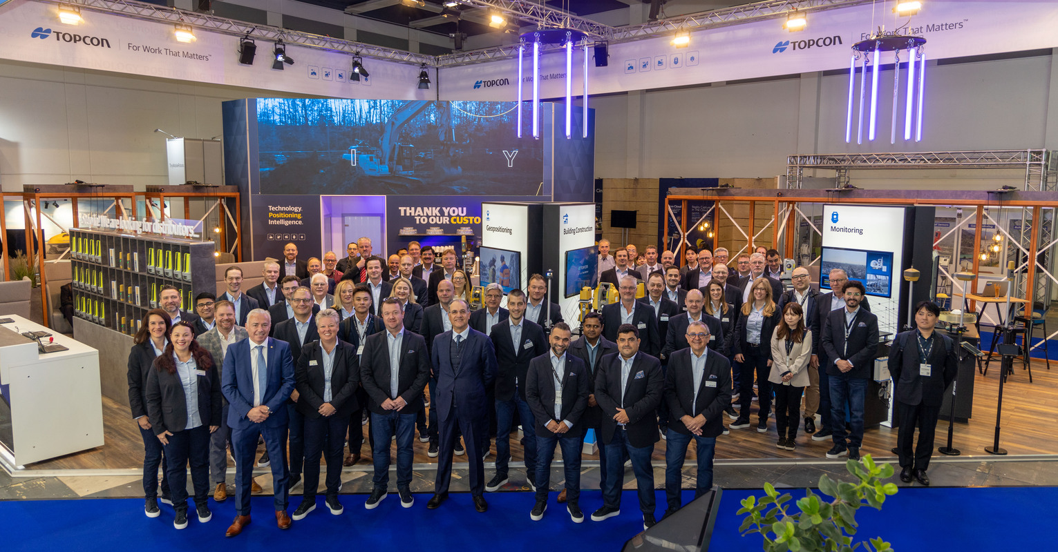 Das Team Topcon auf der Intergeo 2023 in Berlin. Bild: Topcon Deutschland Positioning GmbH