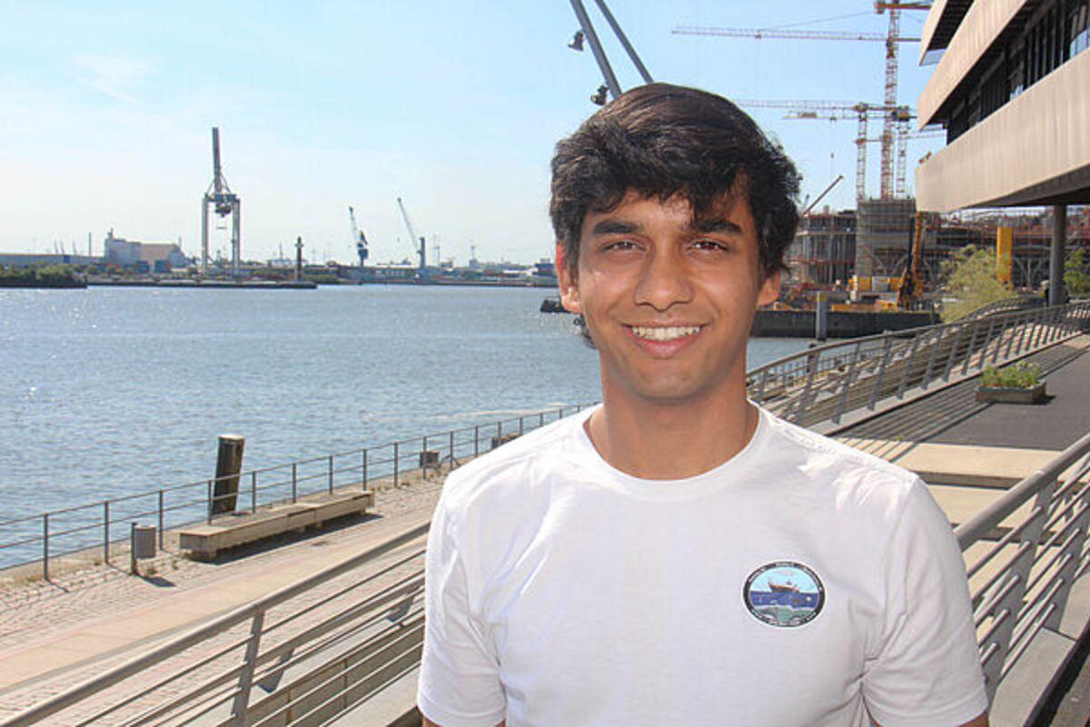 Gavin D'Mello hat bei einer Expedition auf dem Forschungsschiff „SONNE“ im Pazifik Schlammvulkane erforscht. In den nächsten Tagen ist er auf einer weiteren Forschungsreise von Island nach Kanada unterwegs. Bild: HafenCity Universität Hamburg