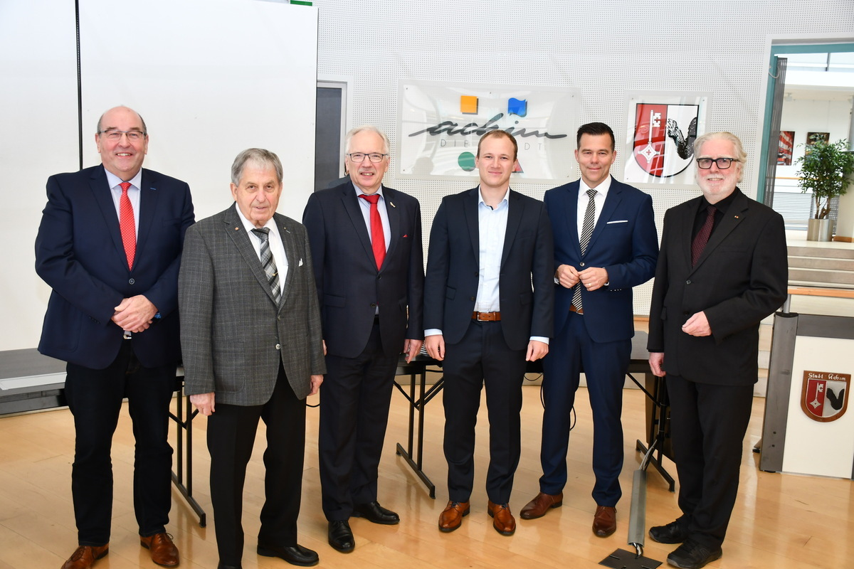 v.l: Rainer Ditzfeld (Bürgermeister Stadt Achim), Wolfgang Reichelt (Präsident Unternehmensverband Rotenburg-Verden), Uwe Ehrhorn, Arne Ehrhorn, Dr. Gero Hocker (MdB), Wilfried Grunau (VDV-Präsident). Foto: Kai Purschke/Stadt Achim.