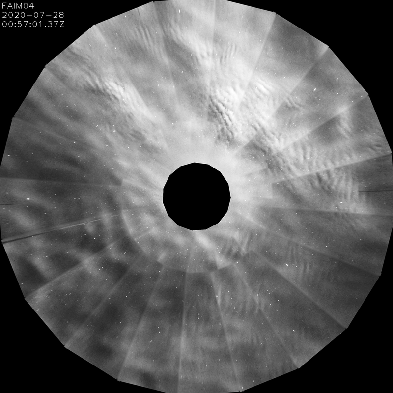 Im Airglow-Bild sind die durch die Schwerewellen verursachten „Rippeln“ gut zu erkennen. Bild: Universität Augsburg / DLR